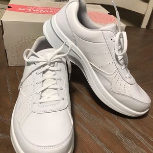 Womens shoes skechers size 9.5